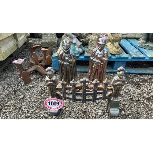 1009 - A CAST IRON FIREPLACE TOOL STAND AND FRONT, DEPICTING TWO KNIGHTS, 37CM (H) X 40CM (W) / ALL LOTS AR... 