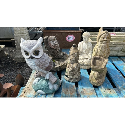 1010 - FIVE STONE AND RESIN GARDEN ORNAMENTS, TALLEST 35CM (H) / ALL LOTS ARE LOCATED IN SL0 9LG, REGRETFUL... 