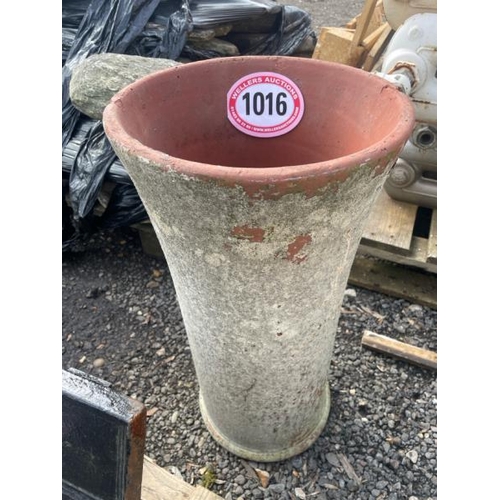 1016 - A TERRACOTTA CHIMNEY POT, 63CM (H) / ALL LOTS ARE LOCATED IN SL0 9LG, REGRETFULLY WE DO NOT OFFER SH... 