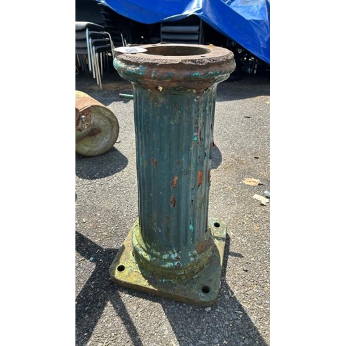 1054 - A PAINTED CAST IRON COLLUMN, 77CM (H) X 40CM SQUARED AT BASE / ALL LOTS ARE LOCATED IN SL0 9LG, REGR... 