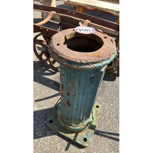 1054 - A PAINTED CAST IRON COLLUMN, 77CM (H) X 40CM SQUARED AT BASE / ALL LOTS ARE LOCATED IN SL0 9LG, REGR... 