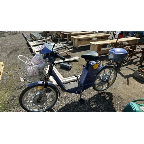 1059 - A STAR AND MOON ELECTRIC BIKE, WITHOUT KEY / ALL LOTS ARE LOCATED IN SL0 9LG, REGRETFULLY WE DO NOT ... 