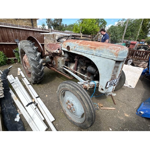 1067 - A MASSEY FERGUSON TRACTOR, SERIAL NO: TED348034, FOR REFURBISHMENT, WITHOUT KEY / ALL LOTS ARE LOCAT... 