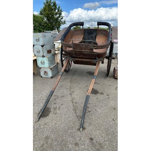 1070 - AN ANTIQUE HORSE CART WITH LEAF SPRING SUSPENSION  / ALL LOTS ARE LOCATED IN SL0 9LG, REGRETFULLY WE... 