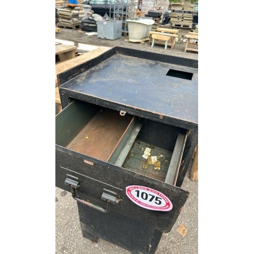 1075 - A VINTAGE METAL STORAGE CABINET, 110CM (H) X 46CM (W) X 46CM (D) / ALL LOTS ARE LOCATED IN SL0 9LG, ... 