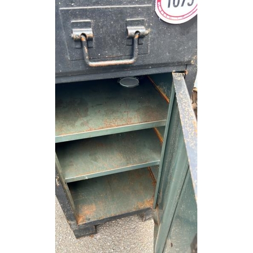 1075 - A VINTAGE METAL STORAGE CABINET, 110CM (H) X 46CM (W) X 46CM (D) / ALL LOTS ARE LOCATED IN SL0 9LG, ... 