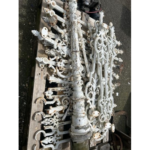 1096 - A LARGE QUANTITY OF VICTORIAN CAST IRON BALLUSTRADE SPINDLES, VARIOUS LENGTHS, EACH AROUND 90CM (L) ... 