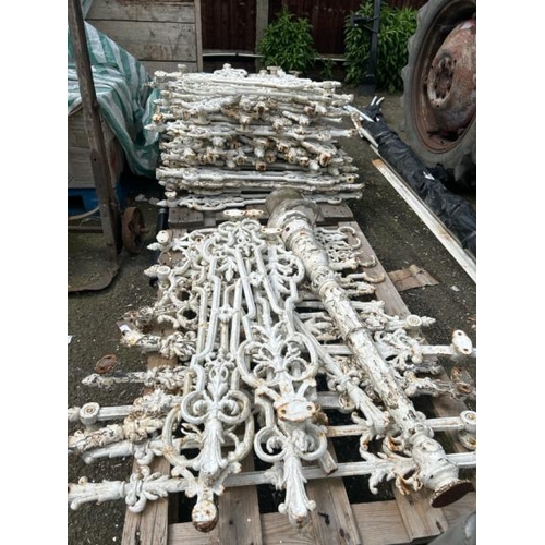 1096 - A LARGE QUANTITY OF VICTORIAN CAST IRON BALLUSTRADE SPINDLES, VARIOUS LENGTHS, EACH AROUND 90CM (L) ... 