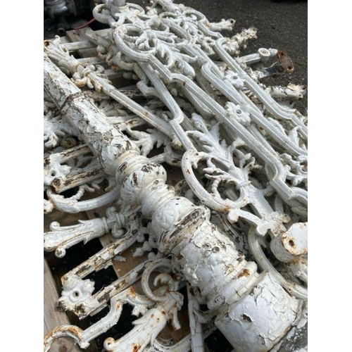 1096 - A LARGE QUANTITY OF VICTORIAN CAST IRON BALLUSTRADE SPINDLES, VARIOUS LENGTHS, EACH AROUND 90CM (L) ... 