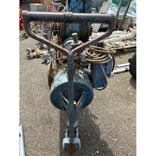 1098 - BROOM AND WADE LTD AIR COMPRESSOR / ALL LOTS ARE LOCATED IN SL0 9LG, REGRETFULLY WE DO NOT OFFER SHI... 