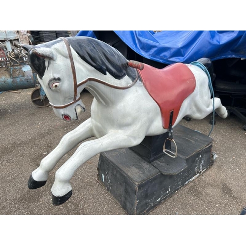 1099 - ELECTRIC RIDE ON HORSE / ALL LOTS ARE LOCATED IN SL0 9LG, REGRETFULLY WE DO NOT OFFER SHIPPING, BUYE... 