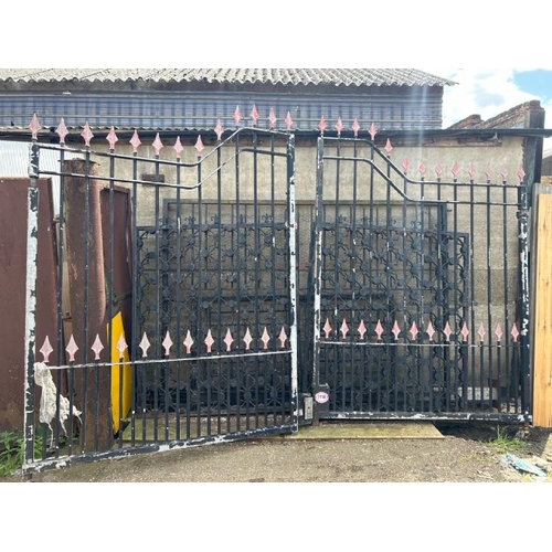 1110 - A PAIR OF HEAVY ORNATE DRIVEWAY GATES WITH SPEAR POINTED UPPER AND MID DETAILING, 251CM (H) X 180CM ... 