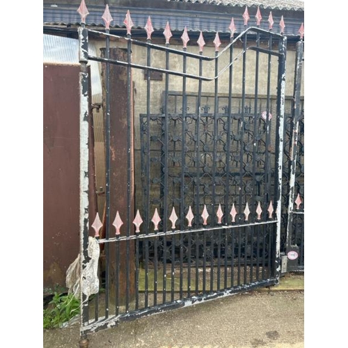 1110 - A PAIR OF HEAVY ORNATE DRIVEWAY GATES WITH SPEAR POINTED UPPER AND MID DETAILING, 251CM (H) X 180CM ... 