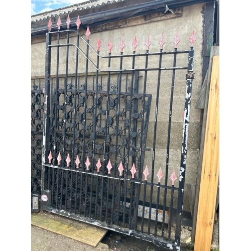 1110 - A PAIR OF HEAVY ORNATE DRIVEWAY GATES WITH SPEAR POINTED UPPER AND MID DETAILING, 251CM (H) X 180CM ... 