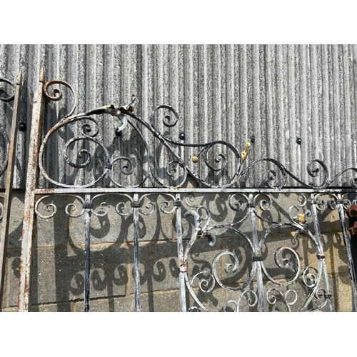 1113 - A PAIR OF IMPRESSIVE ORNATE PARK OR DRIVEWAY GATES, EACH SECTION 227CM (H) X 175CM (W) / ALL LOTS AR... 