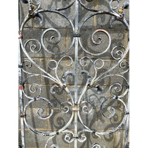 1113 - A PAIR OF IMPRESSIVE ORNATE PARK OR DRIVEWAY GATES, EACH SECTION 227CM (H) X 175CM (W) / ALL LOTS AR... 