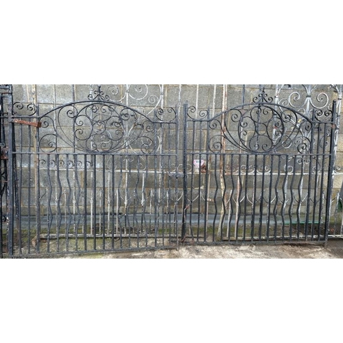 1116 - A PAIR OF ORNATE DRIVEWAY GATES, 159CM (H) X 152.5CM (W) / ALL LOTS ARE LOCATED IN SL0 9LG, REGRETFU... 