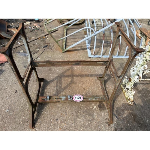 1129 - A CAST IRON SEWING MACHINE BASE, 74CM (H) X 75CM (W) X 59CM (D) / ALL LOTS ARE LOCATED IN SL0 9LG, R... 