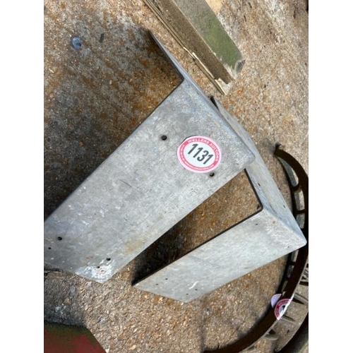 1131 - TWO GALVANISED RIGHT ANGLE BRACKETS / ALL LOTS ARE LOCATED IN SL0 9LG, REGRETFULLY WE DO NOT OFFER S... 