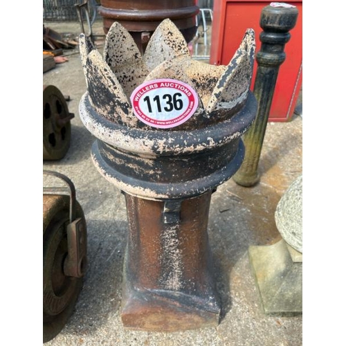 1136 - A SALT GLAZED CROWN TOP CHIMNEY POT, 90CM (H) / ALL LOTS ARE LOCATED IN SL0 9LG, REGRETFULLY WE DO N... 