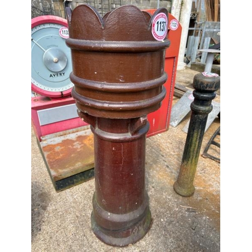 1137 - A SALT GLAZED CROWN TOP CHIMNEY POT, 117CM (H) / ALL LOTS ARE LOCATED IN SL0 9LG, REGRETFULLY WE DO ... 