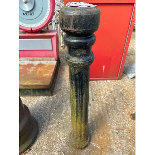 1138 - A CAST IRON BOLLARD, 88CM (H) / ALL LOTS ARE LOCATED IN SL0 9LG, REGRETFULLY WE DO NOT OFFER SHIPPIN... 