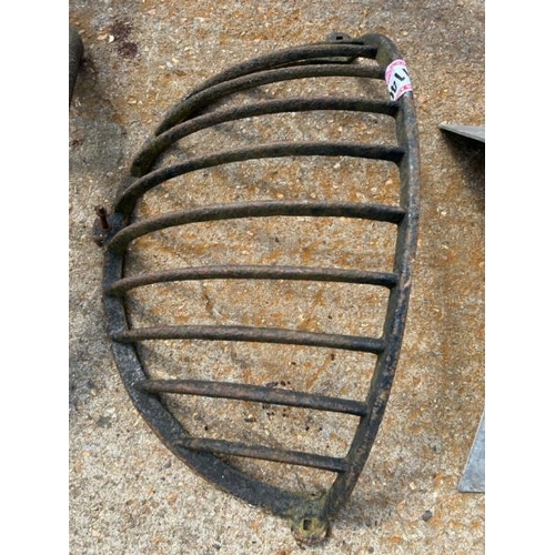 1140 - AN OLD CAST IRON HAY RACK / ALL LOTS ARE LOCATED IN SL0 9LG, REGRETFULLY WE DO NOT OFFER SHIPPING, B... 