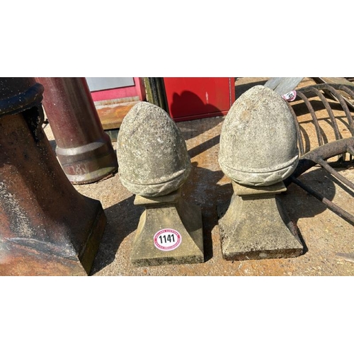 1141 - A PAIR OF RECONSTITUTED STONE FINIALS ON PLINTH, 60CM (H) / ALL LOTS ARE LOCATED IN SL0 9LG, REGRETF... 