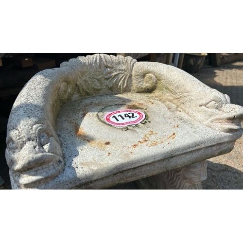 1142 - A THREE PIECE RECONTITUTED STONE SEAT, 50CM (H) / ALL LOTS ARE LOCATED IN SL0 9LG, REGRETFULLY WE DO... 