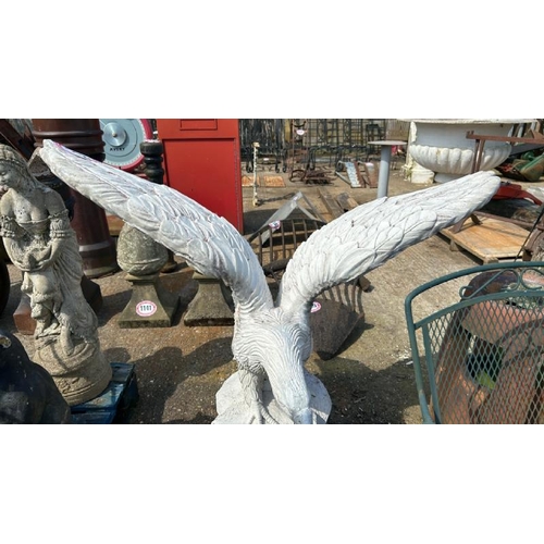 1150 - A LARGE RECONSTITUTED STONE EAGLE PERCHED ON A ROCK, 117CM (H) X 105CM WINGSPAN / ALL LOTS ARE LOCAT... 