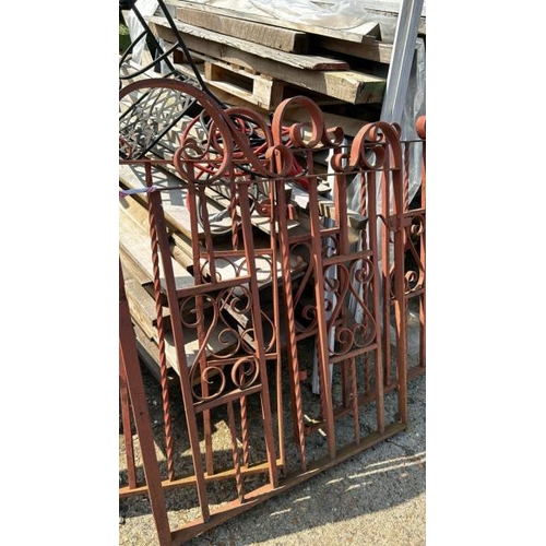 1156 - A SET OF THREE GATES INCL. ONE PAIR, 122CM (H) X 110CM (W), SINGLE GTE 122CM (H) X 90CM (W) / ALL LO... 