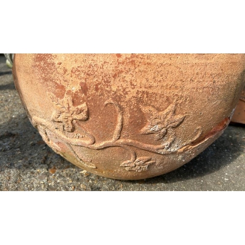 1176 - A LARGE TERRACOTTA POT AND TROUGH, POT 40CM (H) / ALL LOTS ARE LOCATED IN SL0 9LG, REGRETFULLY WE DO... 