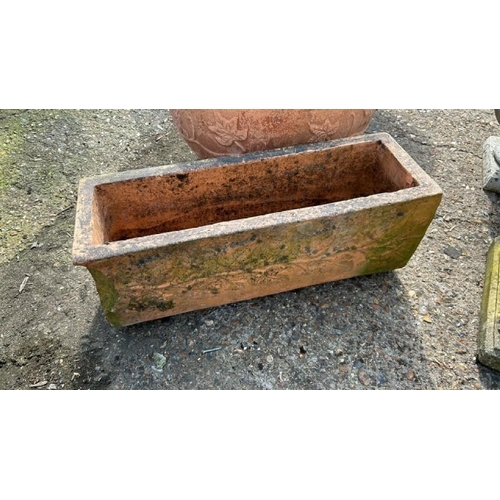 1176 - A LARGE TERRACOTTA POT AND TROUGH, POT 40CM (H) / ALL LOTS ARE LOCATED IN SL0 9LG, REGRETFULLY WE DO... 