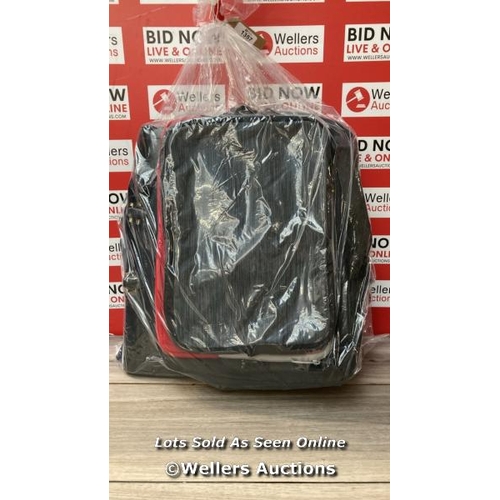 3521 - BAG OF LAPTOP CASES / H68