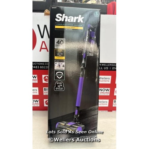 3134 - SHARK IZ202UK PET ANTI HAIR VACUUM CLEANER / POWERS UP / G27