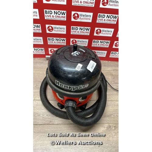 2235 - HENRY MICRO HI-FLO VACUUM CLEANER / POWERS UP / SIGNS OF USE / P6