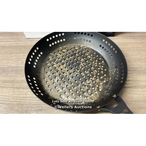 4015 - OXO 30CM PERFORATED FRY PAN / SIGNS OF USE / C41