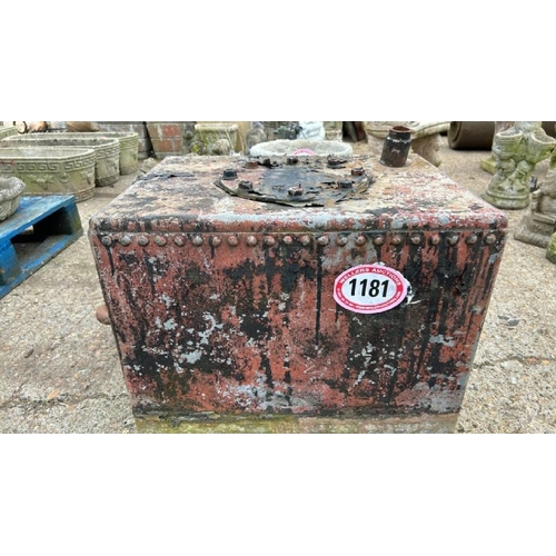 1181 - A GALVANISED AND RIVETED WATER TANK, 48CM (H) X 58CM (W) X 43CM (D) / ALL LOTS ARE LOCATED IN SL0 9L... 