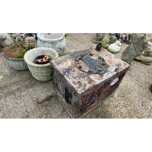 1181 - A GALVANISED AND RIVETED WATER TANK, 48CM (H) X 58CM (W) X 43CM (D) / ALL LOTS ARE LOCATED IN SL0 9L... 