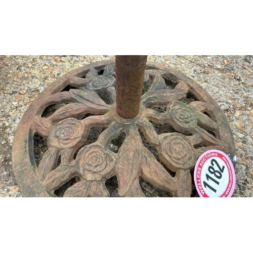 1182 - AN OLD CAST IRON UMBRELLA BASE, 45CM (D) / ALL LOTS ARE LOCATED IN SL0 9LG, REGRETFULLY WE DO NOT OF... 