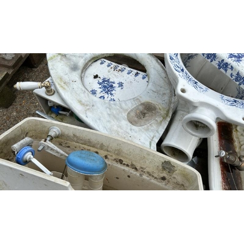 1184 - A COLLECTION OF SANITAN BLUE AND WHITE SANITARYWARE, INCL. BASIN, TOILET AND CISTERN / ALL LOTS ARE ... 