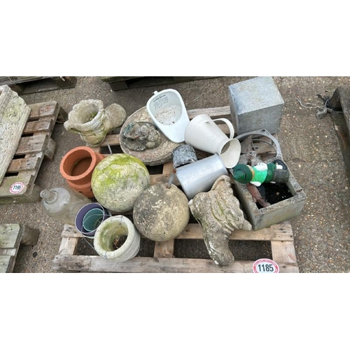 1185 - A PALLET OF ASSORTED STONEWARE AND GARDEN ORNAMENTS INCL. BALL TOPS, ORNAMENTS AND A CERAMIC BEDPAN ... 