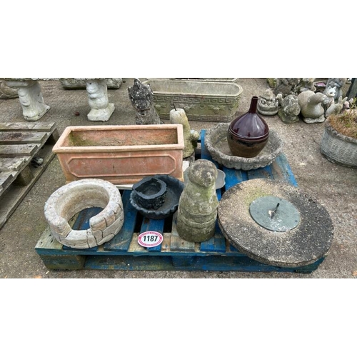 1187 - A PALLET OF ASSORTED STONEWARE INCL. SUNDIAL TOP, PLANTERS AND FOUNTAIN PARTS / ALL LOTS ARE LOCATED... 