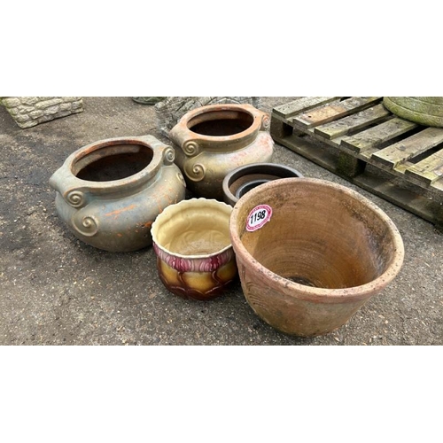 1198 - SIX ASSORTED TERRACOTTA, CERAMIC AND FIBREGLASS PLANTERS, LARGEST 33CM (H) X 38CM (DIA) / ALL LOTS A... 