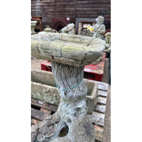 1219 - A RECONSTITUTED STONE DOG AND PUPPY FEATURE BIRDBATH, 60CM (H) / ALL LOTS ARE LOCATED IN SL0 9LG, RE... 