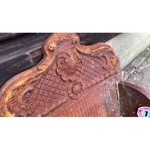 1224 - A CAST IRON FIRE GRATE AND BACK, 63CM (H) X 50CM (W) X 30CM (D) / ALL LOTS ARE LOCATED IN SL0 9LG, R... 