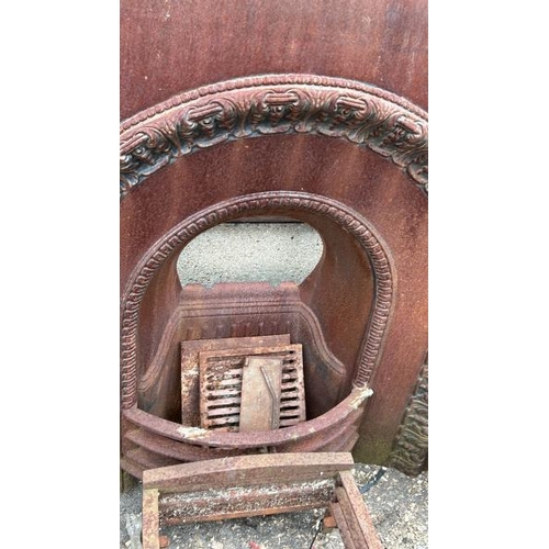 1227 - A CAST IRON FIRE SURROUND AND INSERT, WITH GRATE, 97CM (H) X 97CM (W) X 28CM (D) / ALL LOTS ARE LOCA... 