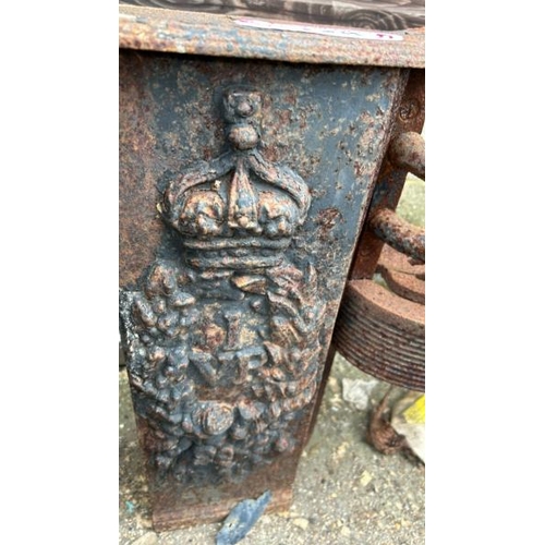 1228 - AN ORNATE CAST IRON FIRE GRATE, MISSING BACK, 54CM (H) X 83CM (W) X 27CM (D) / ALL LOTS ARE LOCATED ... 