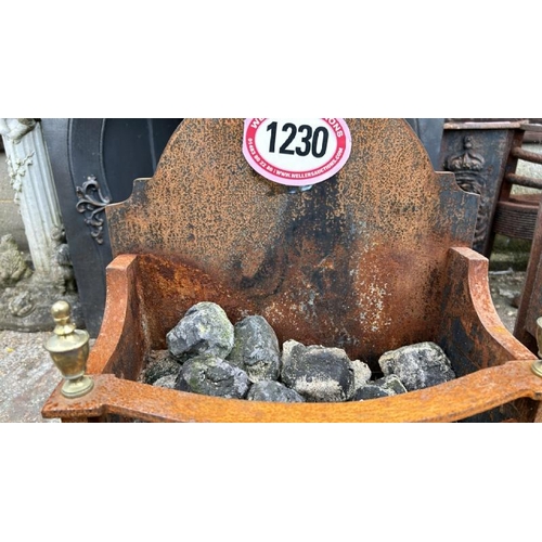 1230 - A CAST IRON FIRE GRATE AND BACK, WITH BRASS FEATURES, 60CM (H) X 60CM (W) X 28CM (D) / ALL LOTS ARE ... 