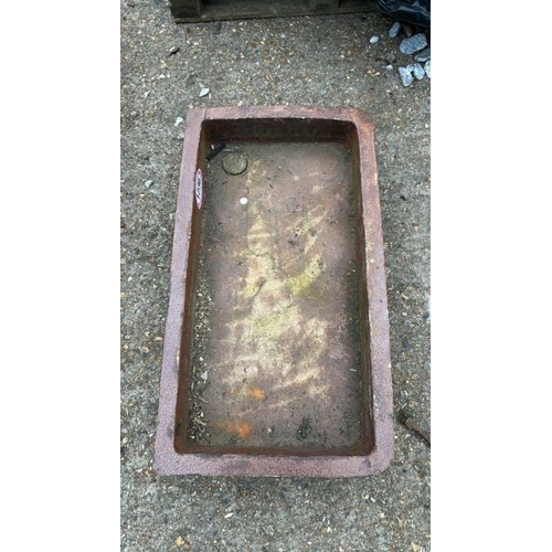 1236 - A SALT GLAZED SINK WITH DRAIN HOLE AND PLUG BY RUABON, 15CM (H) X 91CM (W) X 50CM (D) / ALL LOTS ARE... 